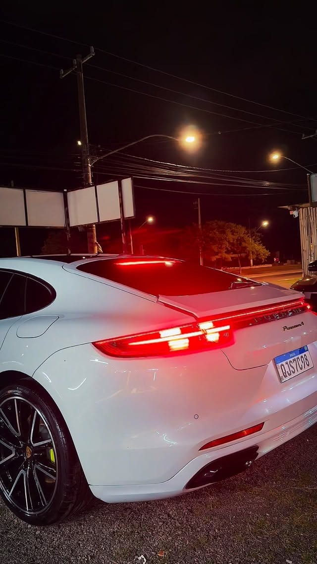 Porsche Panamera branca após estética automotiva